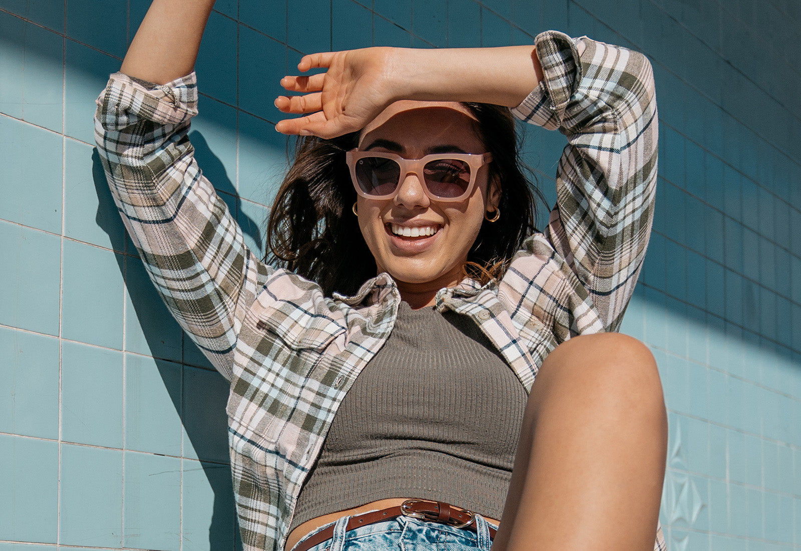 Sunglasses with Vintage Rose Frames and Polarized Smoke Gradient Lenses, Model