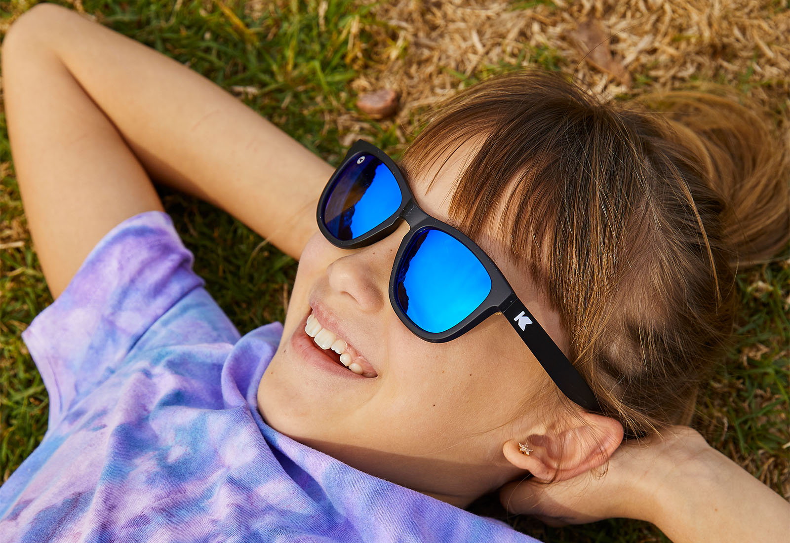 A kid girl wearing sunglasses